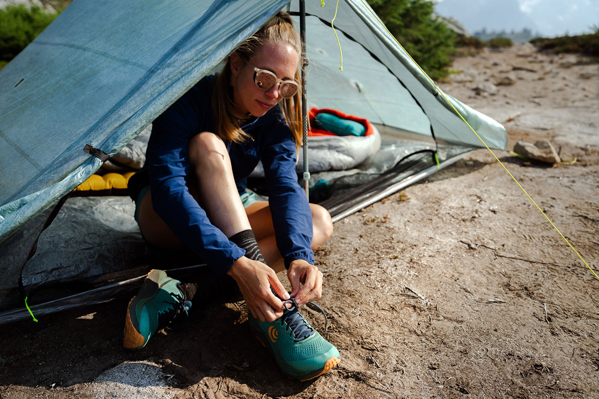 Topo Athletic Ultraventure 3 (tying laces)